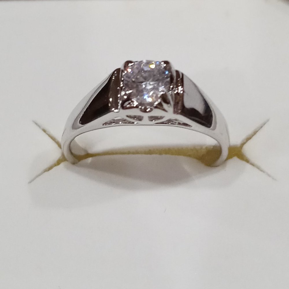 0.50 cttw NWOT White Sapphire & White Gold Ring